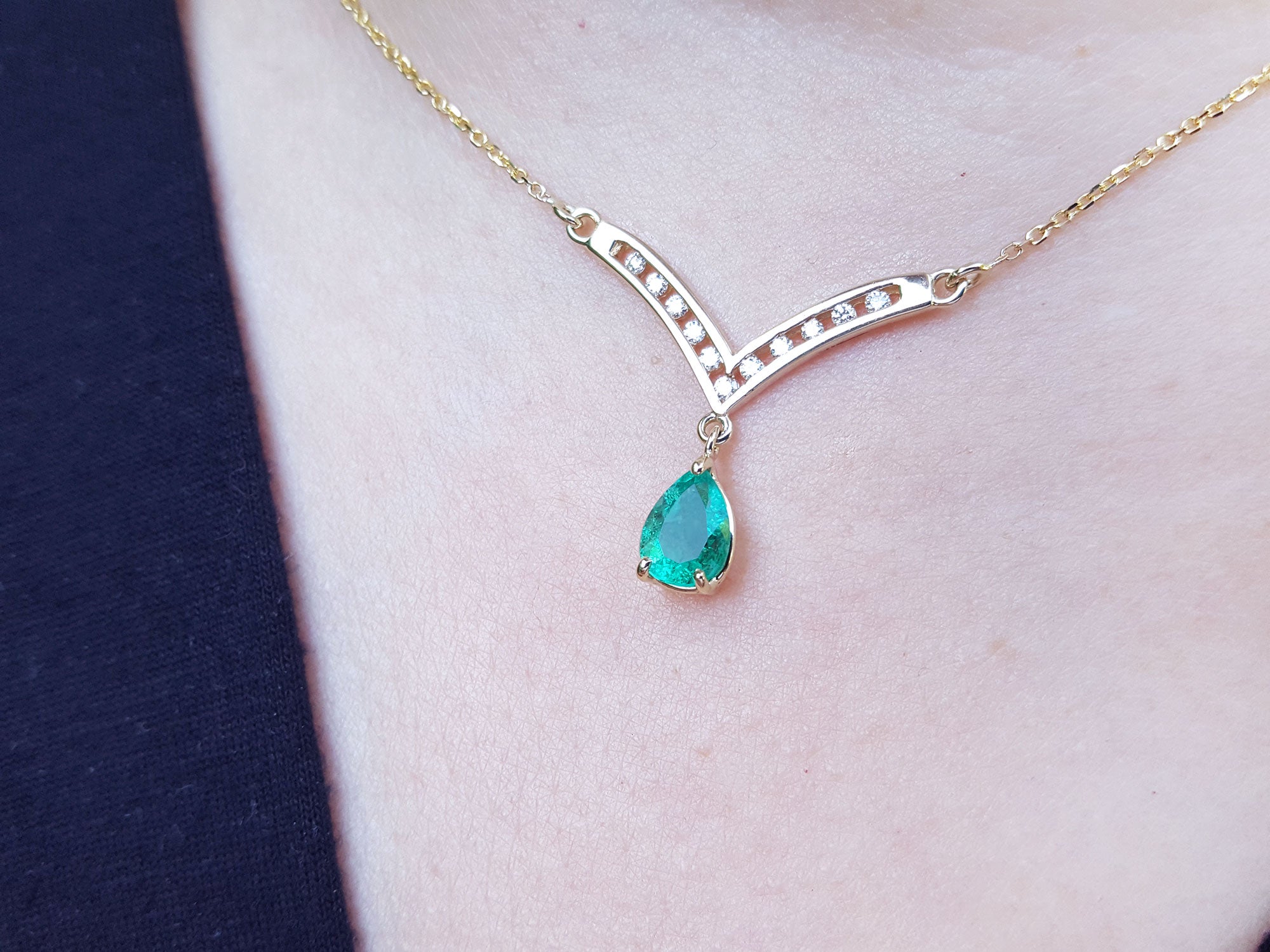 Colombian Muzo Emerald necklaces for women
