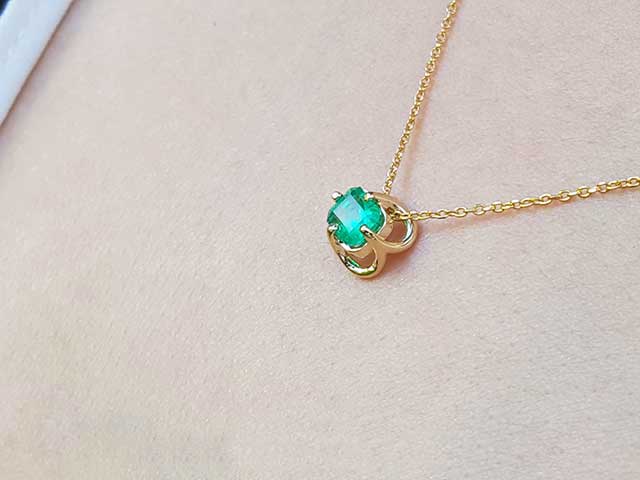 Bridal emerald tulip necklace pendant
