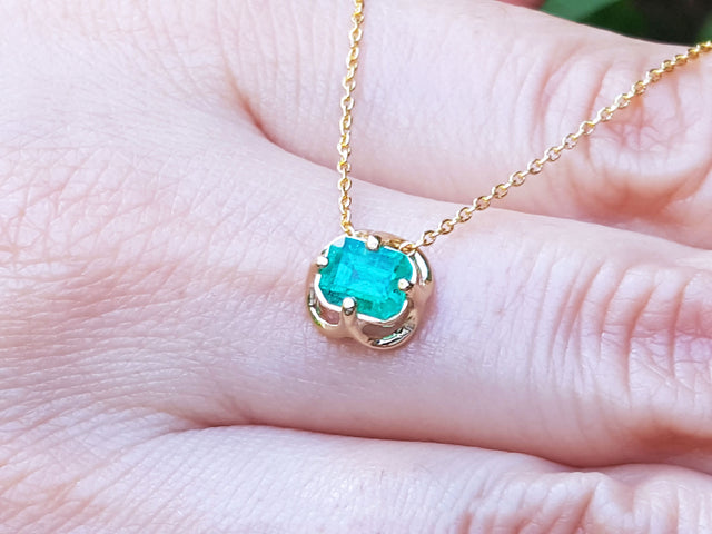 Tulip Colombian emerald necklace