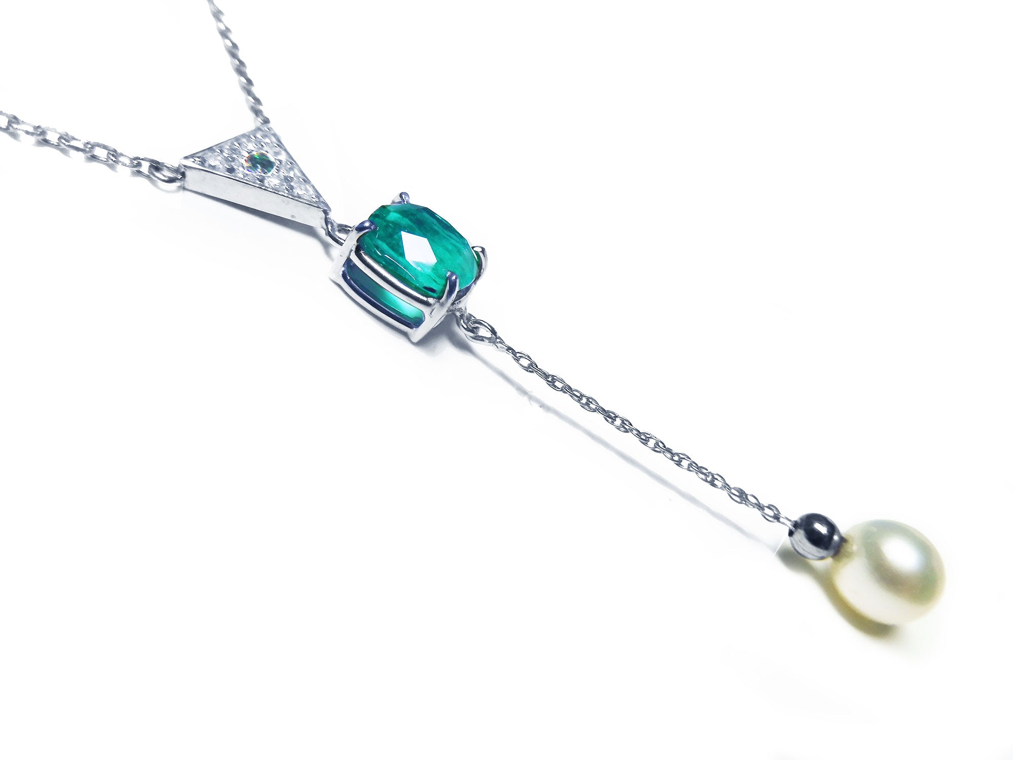Women's Emerald and pear necklace