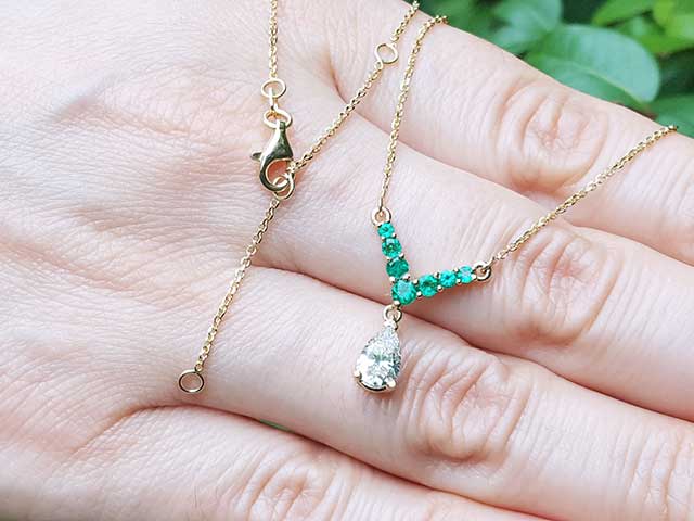 Real emerald necklace with diamond