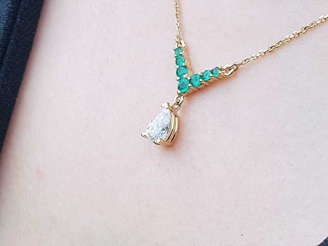 Bridal emerald diamond necklace