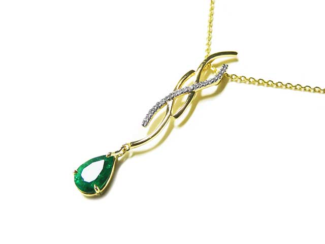 Unique emerald gold necklace