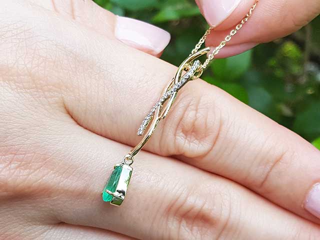 Pear shaped emerald necklace