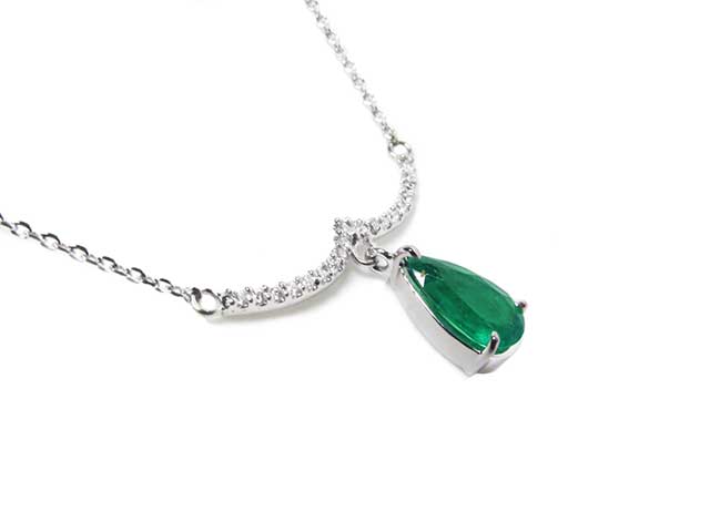 Emerald and diamond fine jewelry necklace