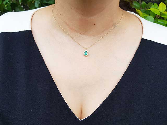 Emerald necklace halo diamond