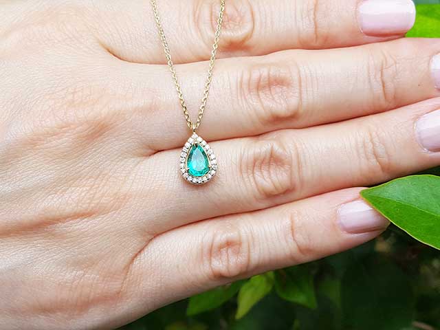 Natural diamonds and emerald necklace