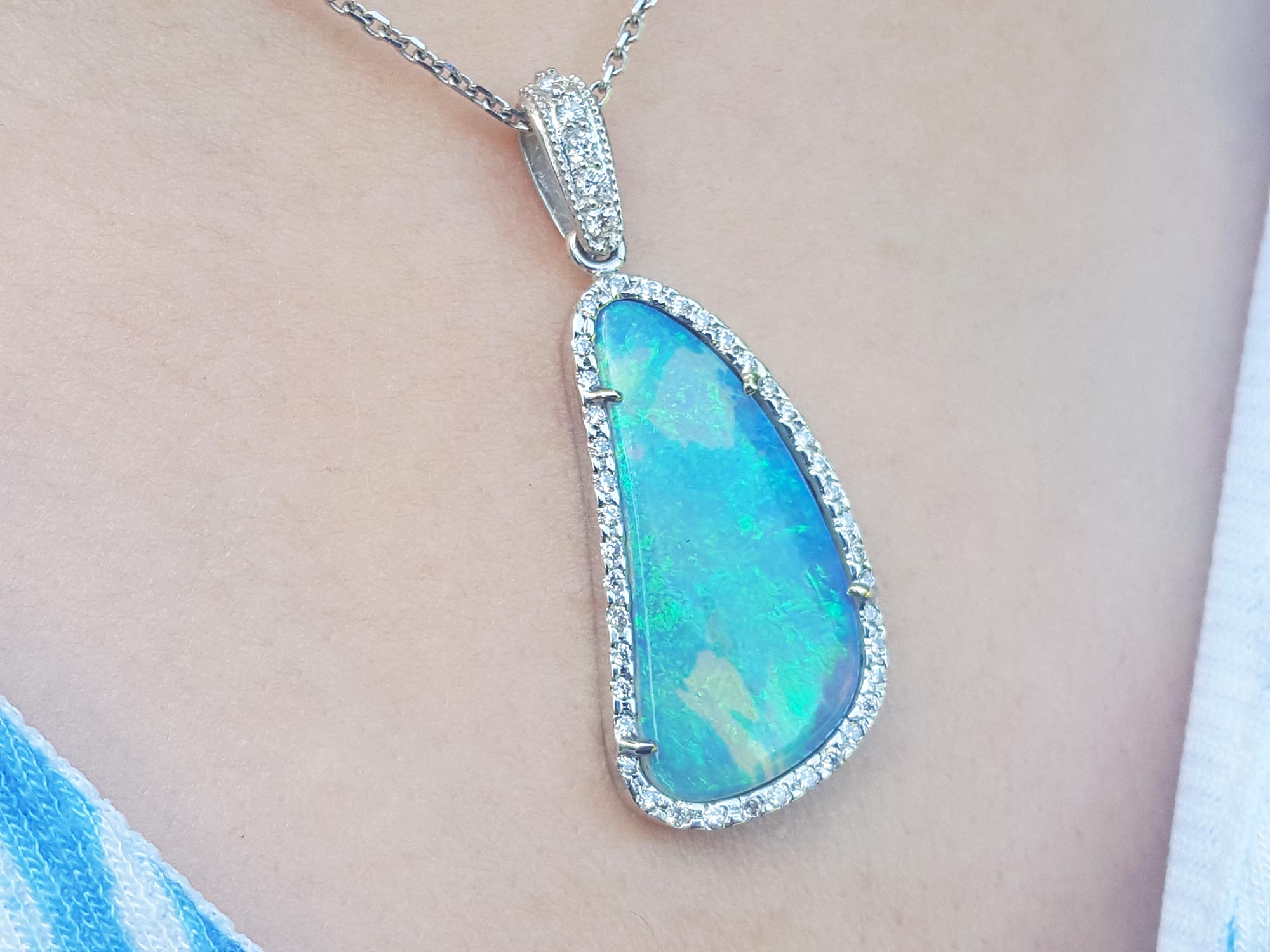 Natural Australian opal necklce