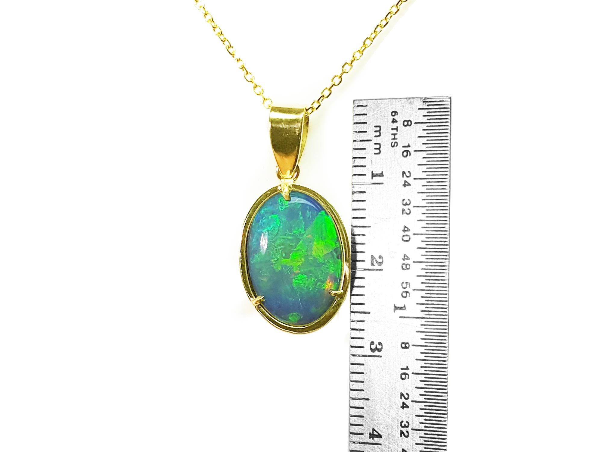 Yellow gold opal pendant