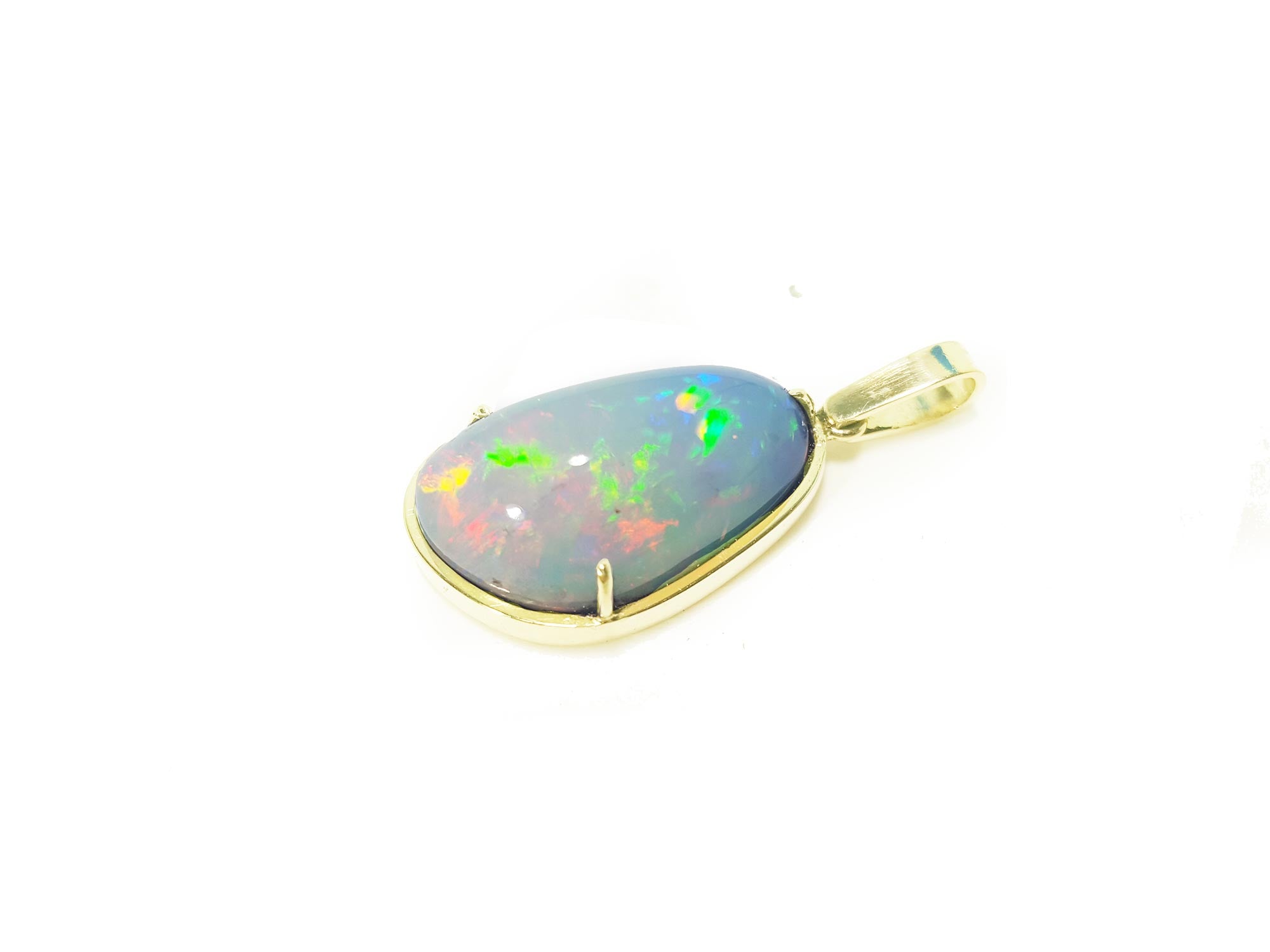 Yellow gold opal pendant