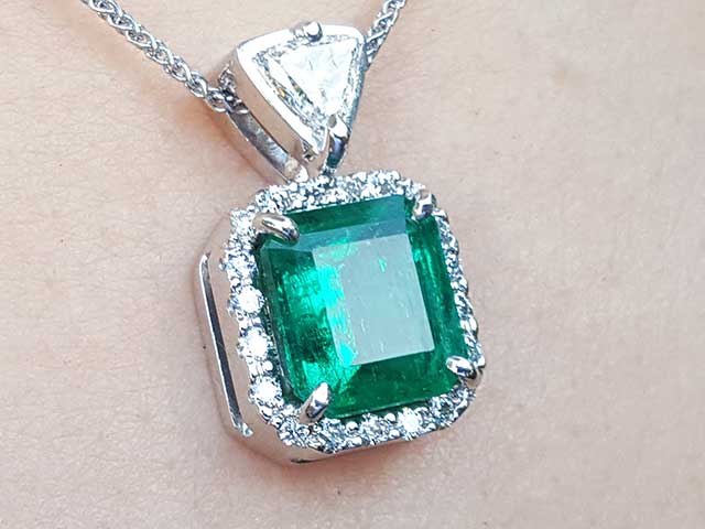 Green fire emerald pendant