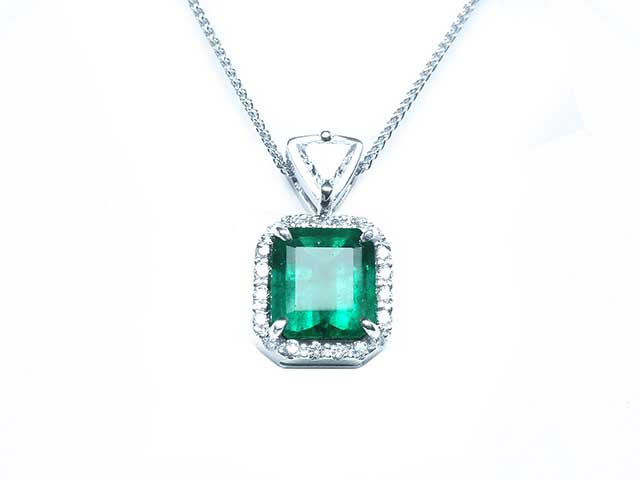 Authentic Colombian emerald Muzo mine pendant