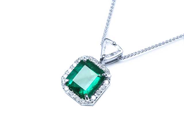 Genuine emerald from Colombia pendant