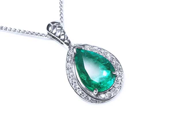Dangle natural emerald pendant