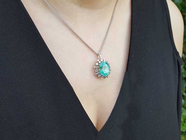 Emerald pendant oval shaped