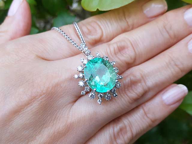 Colombian emerald pendant