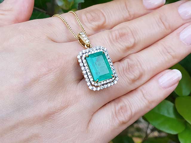 Mother’s day jewelry with real emeralds