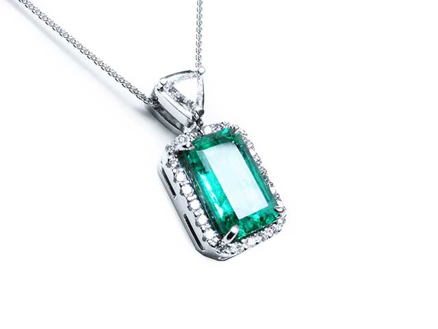 F2 Certified Real Colombian emerald pendant