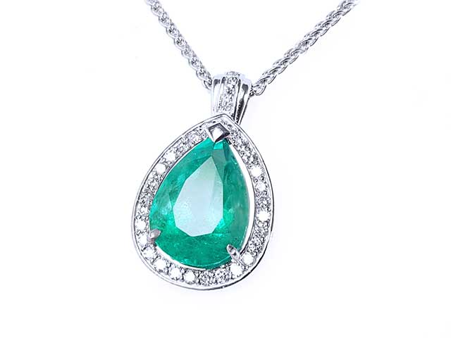 Pear shaped Colombian emerald pendant