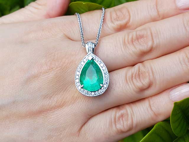 Muzo born real emerald pendant for sale