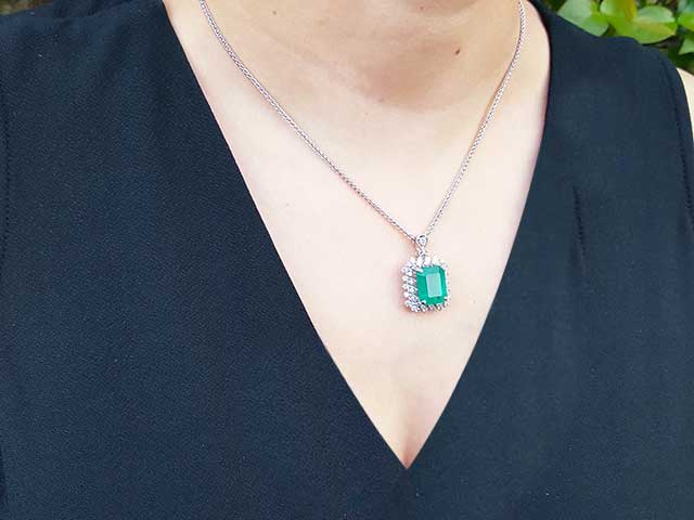 Natural emerald pendant