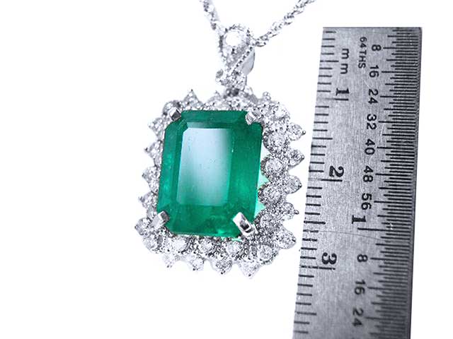 Emerald pendant solid gold