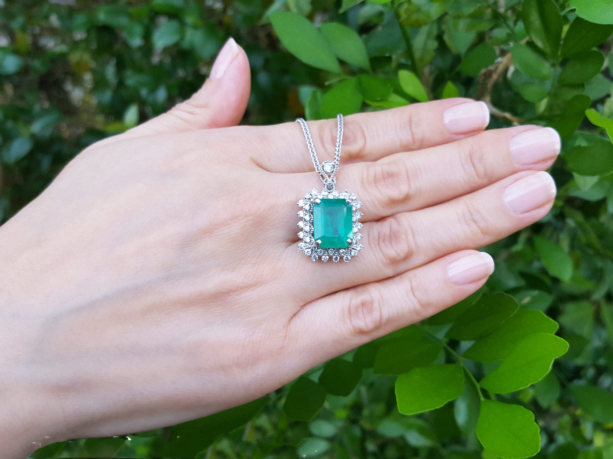 mother’s day emerald pendant