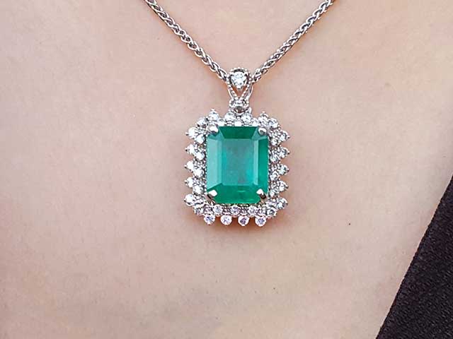 Green fire emerald pendant