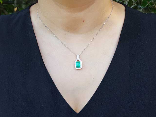 Emerald pendant for women