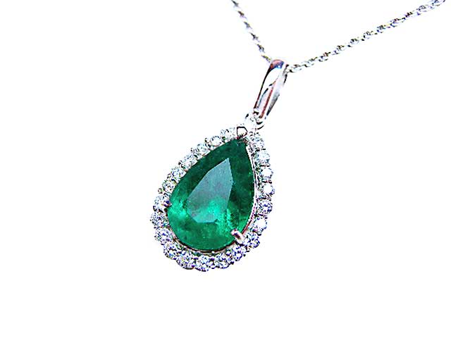 White gold emerald pendant