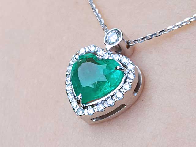 USA hand made heart emerald pendant