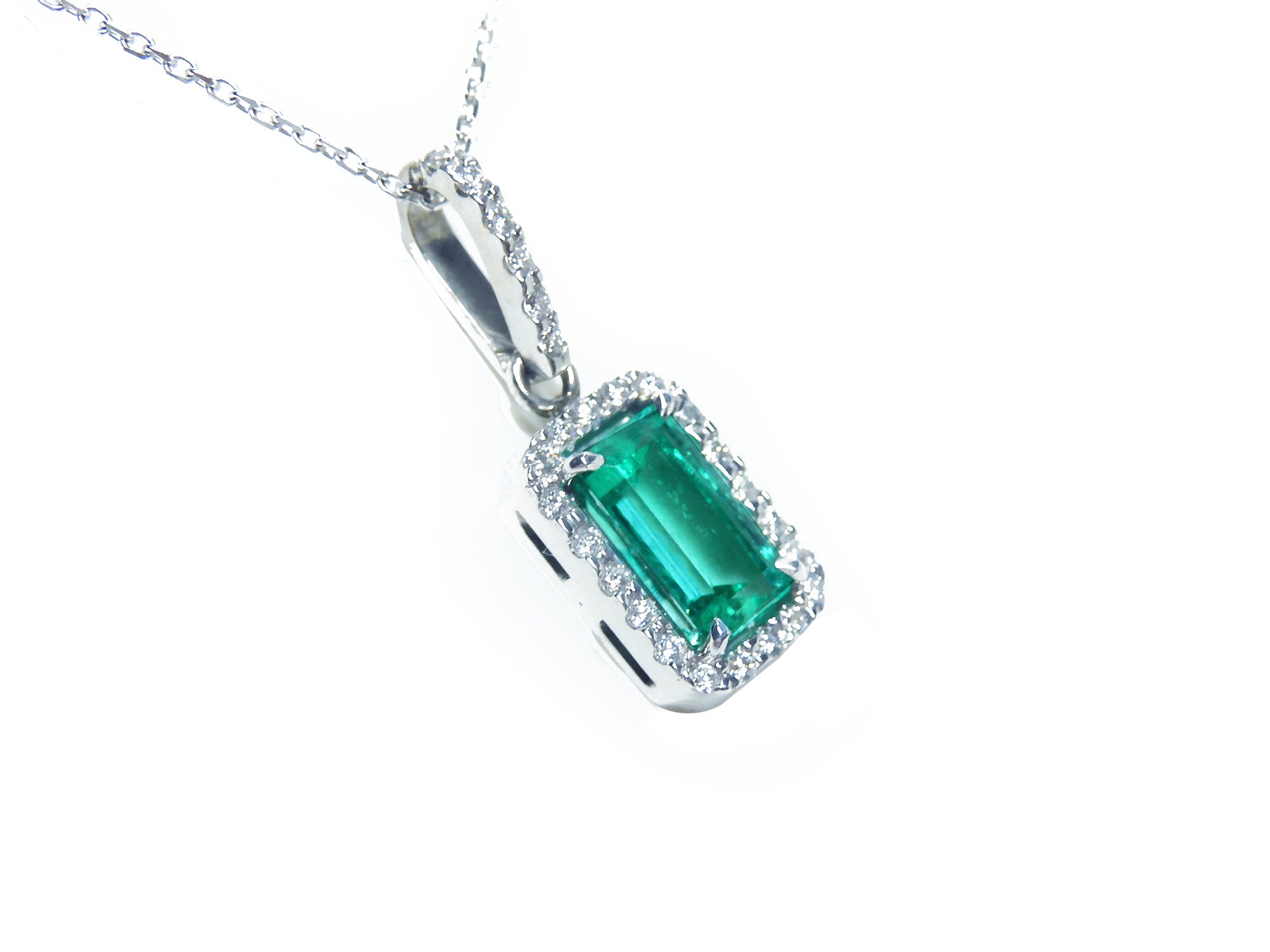 Colombian emerald pendant in USA