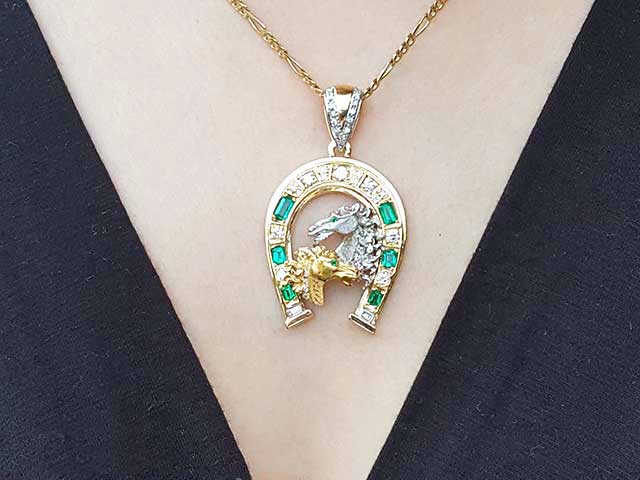 18k gold emerald pendant horsehoe