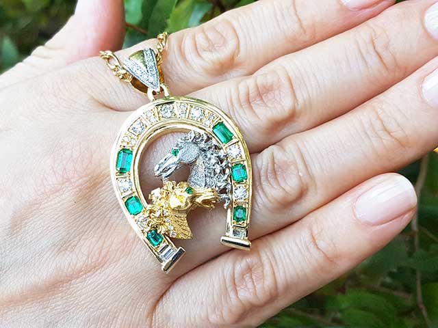 Emerald two horses pendant