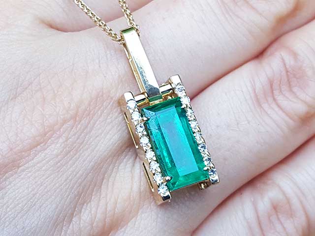 Rel Colombian emerald pendant