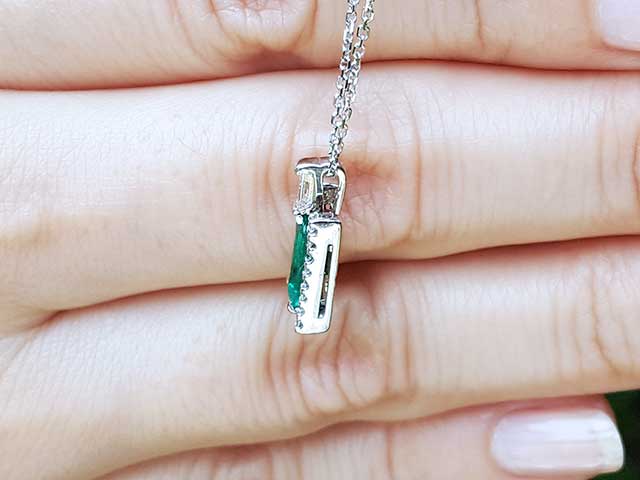 Solid white gold pendant with emeralds