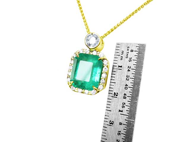 Mother’s day emerald stone pendant