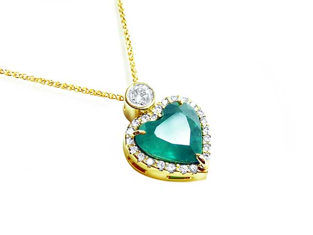 Halo diamond heart Muzo emerald pendant