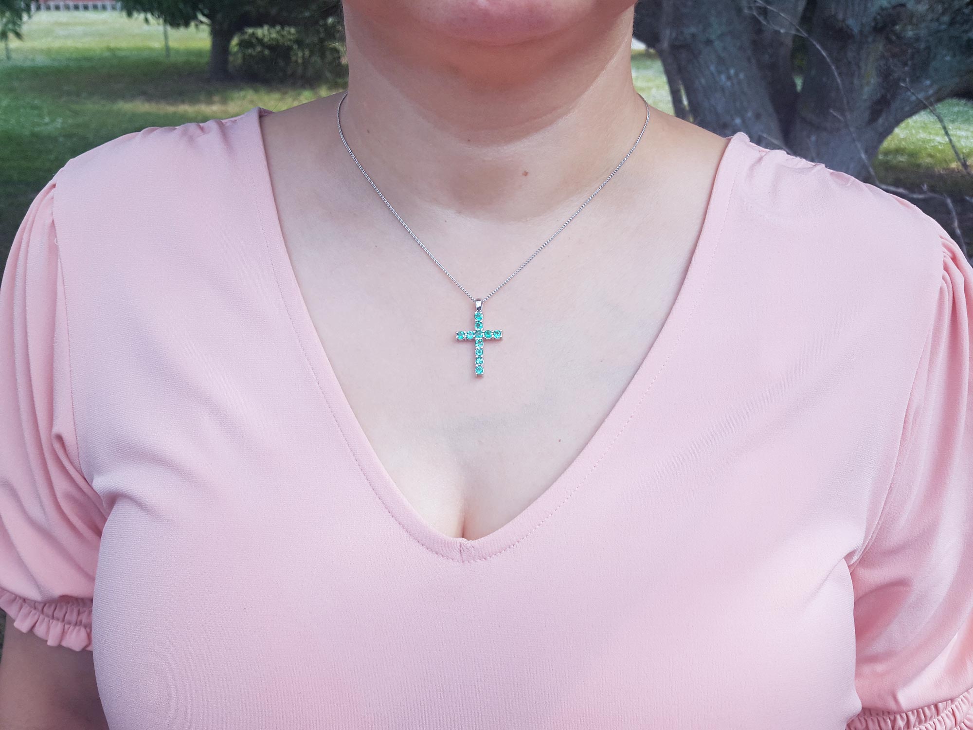 Women&#39;s emerald cross necklace