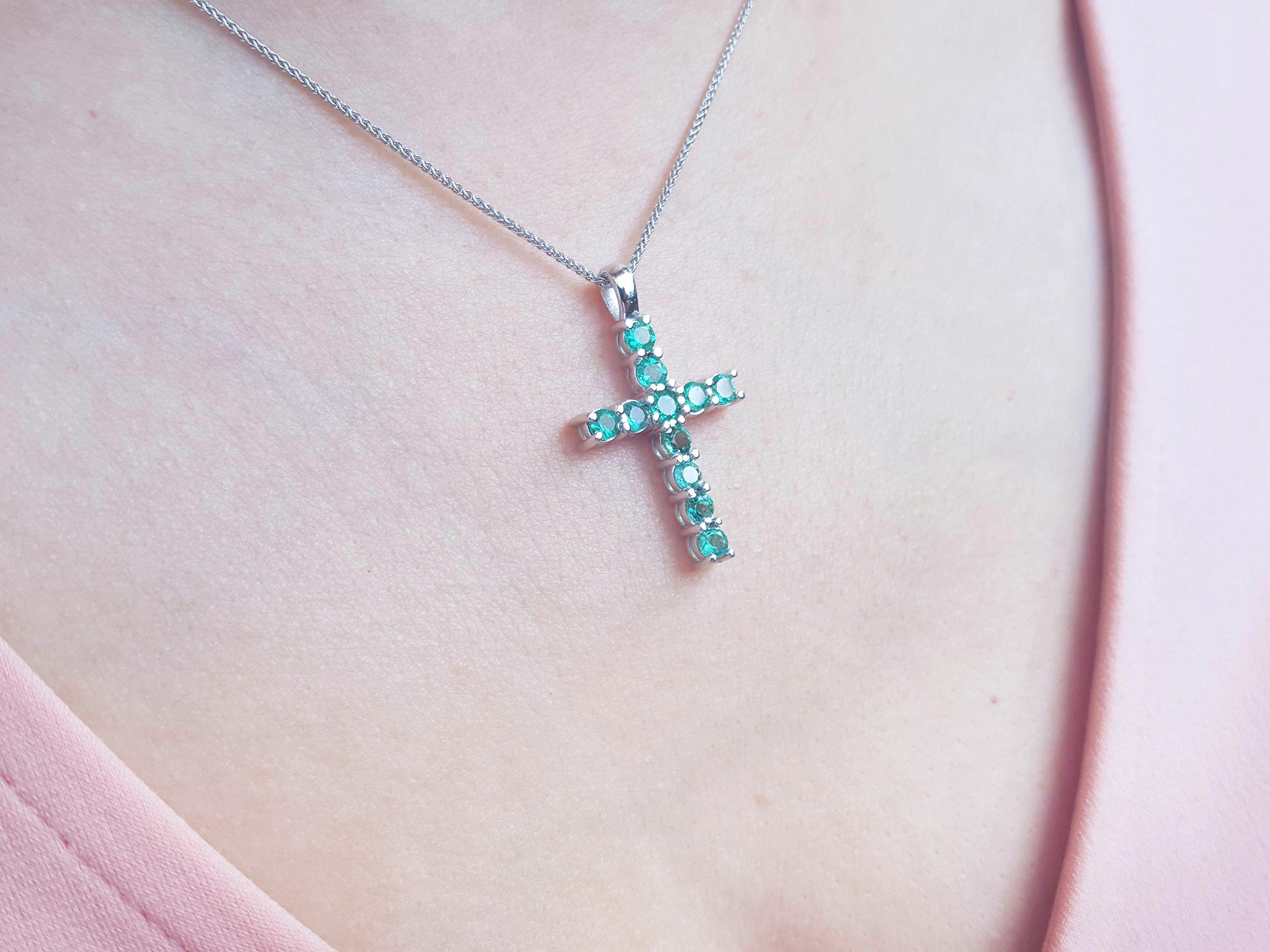 18k gold emerald cross pendant