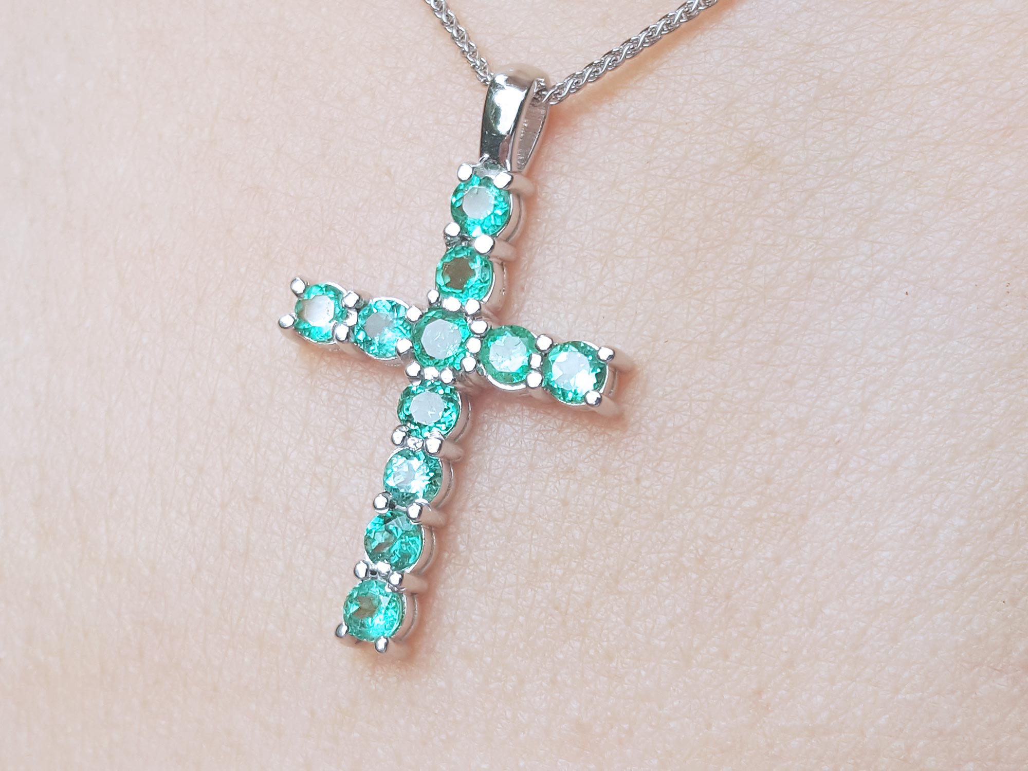 Muzo emeralds cross pendant