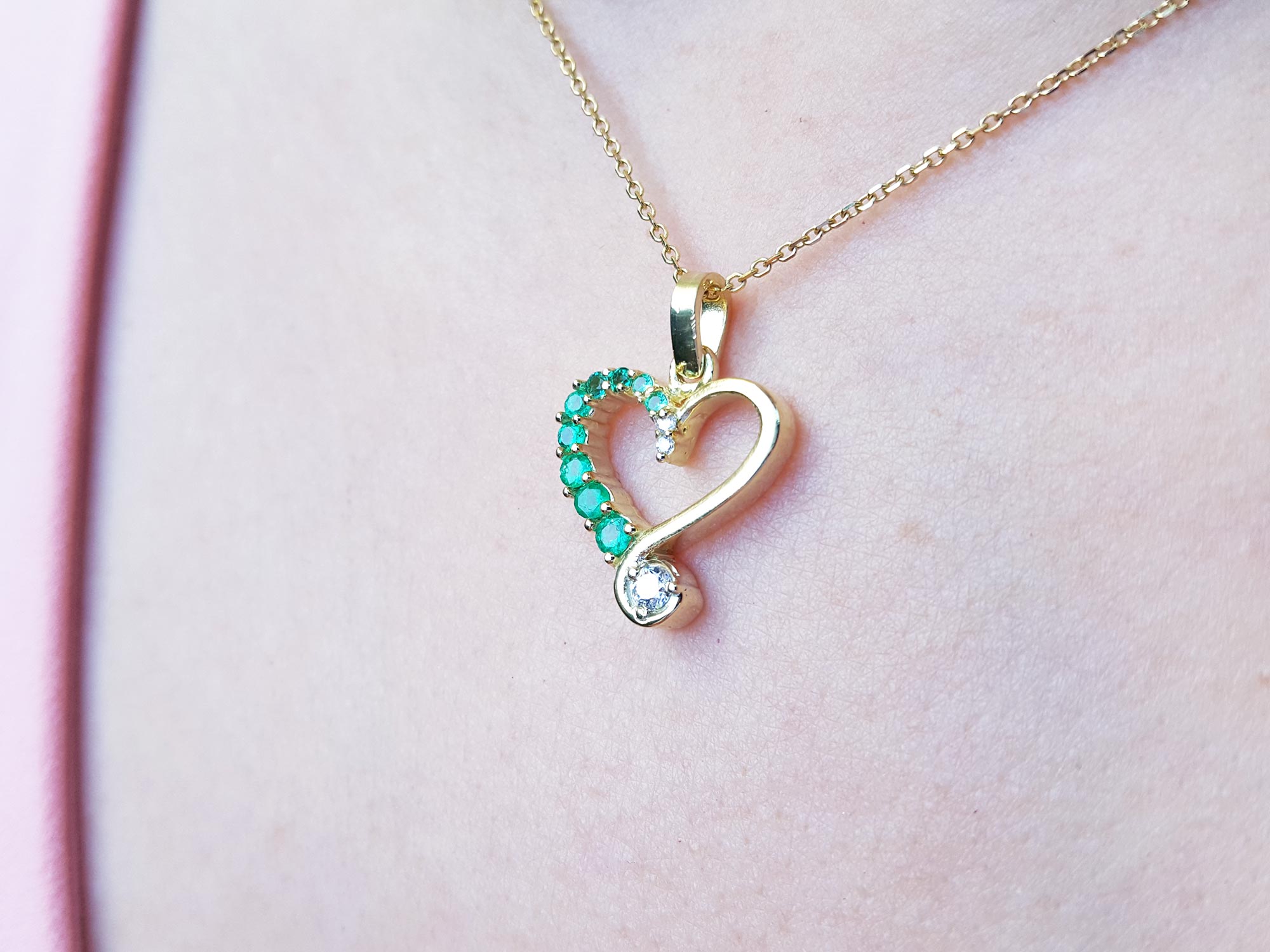 Yellow gold emerald heart pendant