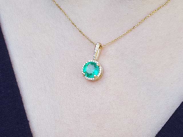 Colombian emerald dangle pendant