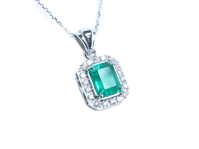 Baguette Colombian emerald pendant necklce