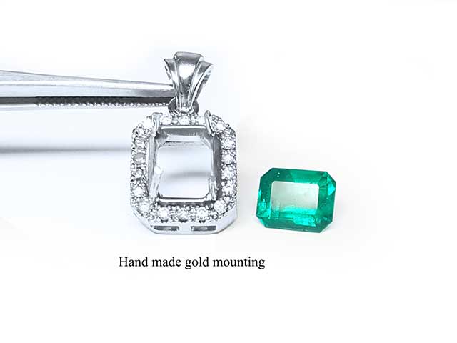 Muzo natural emerald pendant