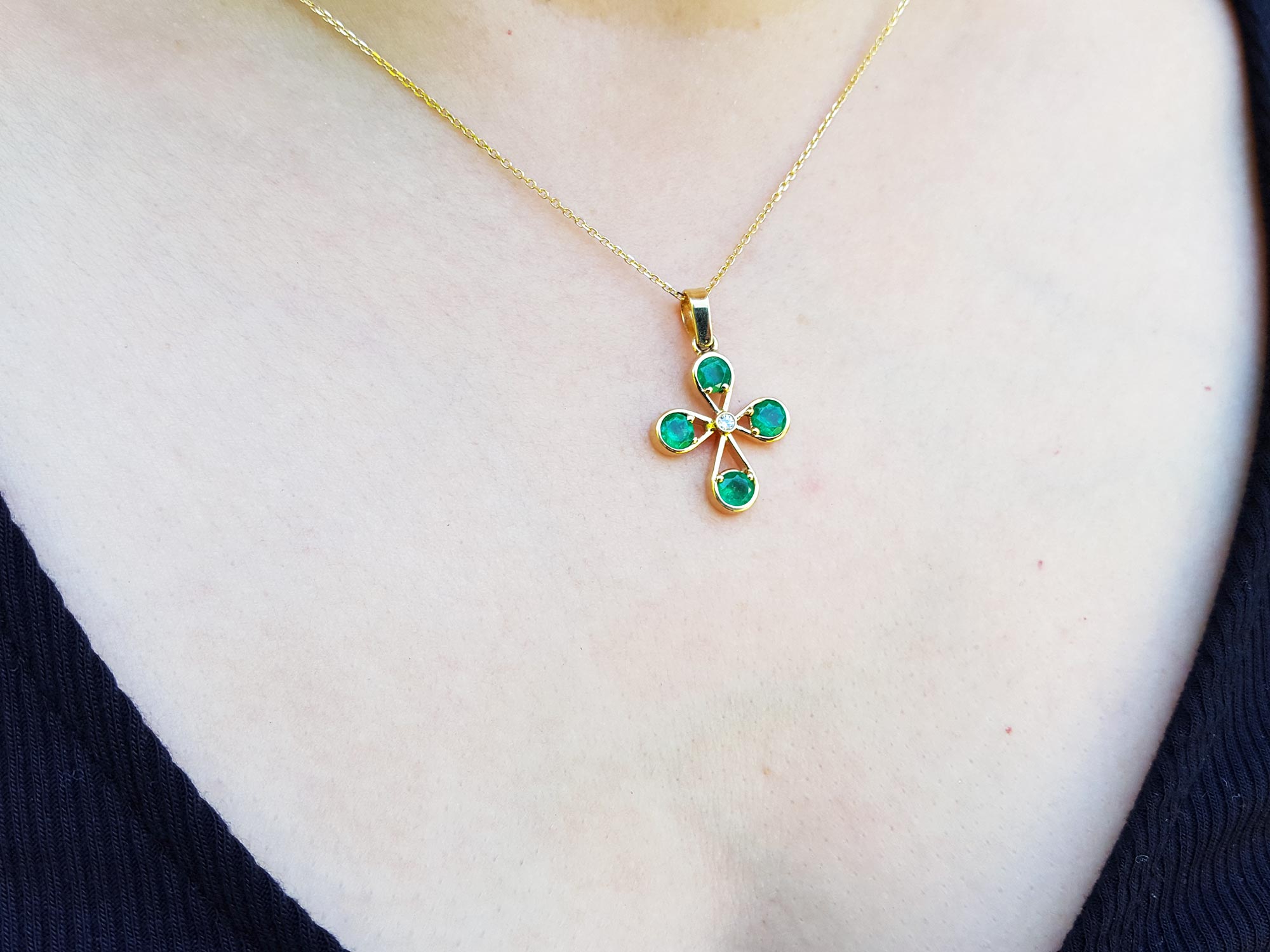 18K Emerald cross necklace