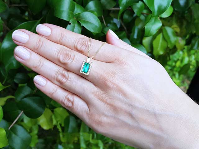Slider natural emerald pendant