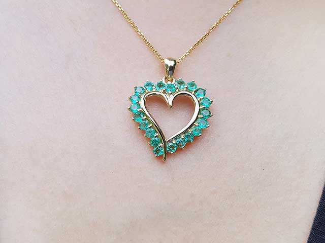 Mother’s day emerald pendant