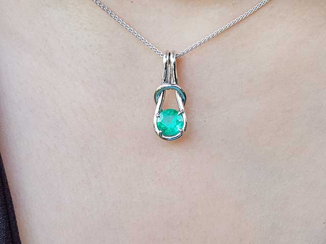 Round cut emerald pendant necklace