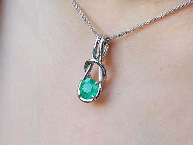 Emerald stone mother’s day emerald pendant